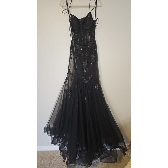 GB Beaded Applique Lace-Up Back Mermaid Gown – Size 3 - Picture 4 of 7